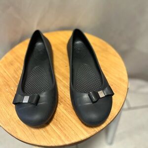 Black Bow Crocs Women's Ballet Flats